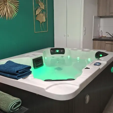And Jacuzzi Apartment *