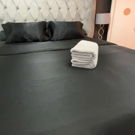 And Jacuzzi Apartment