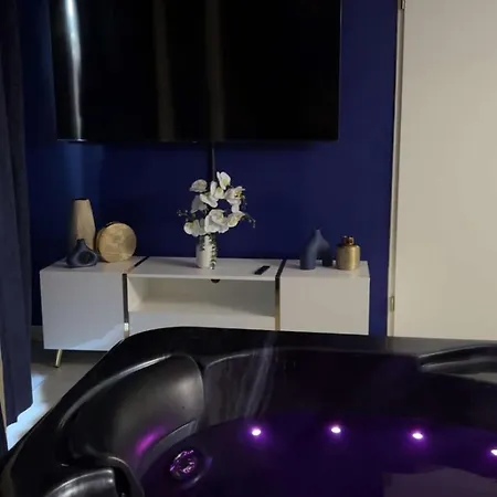 Apartment And Jacuzzi *