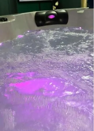 And Jacuzzi Apartament