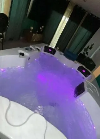 شقة And Jacuzzi *