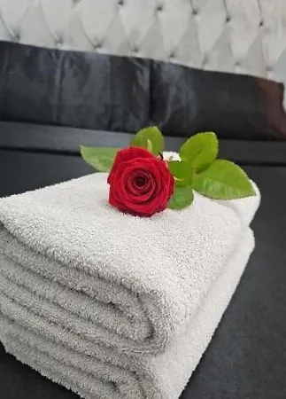 And Jacuzzi شقة
